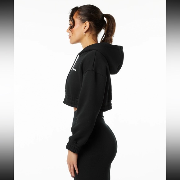 Alphalete Classic Capital Crop Hoodie - NWT (Black) - Picture 4 of 5